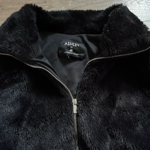 Thick Jacket, in EUC, size large - Picture 3 of 11